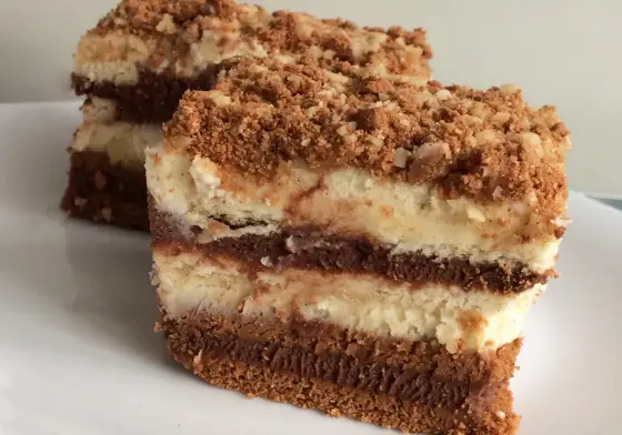 Deser z mascarpone i herbatnikami - prosty przepis bez pieczenia